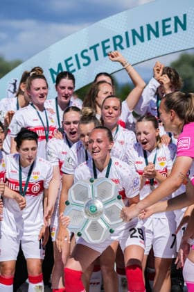 2 Frauen Bundesliga SC Sand vs VfB Stuttgart, 17 05 2026 The VfB Stuttgart team at the championship celebration and holding up the trophy 2 Frauen Bundesliga SC Sand vs VfB Stuttgart, Adams Arena SC Sand, 17 05 2026 DFB DFL REGULATIONS PROHIBIT ANY USE OF PHOTOGRAPHS AS IMAGE SEQUENCES AND OR QUASI VIDEO Copyright: xBEAUTIFULxSPORTS Boscox