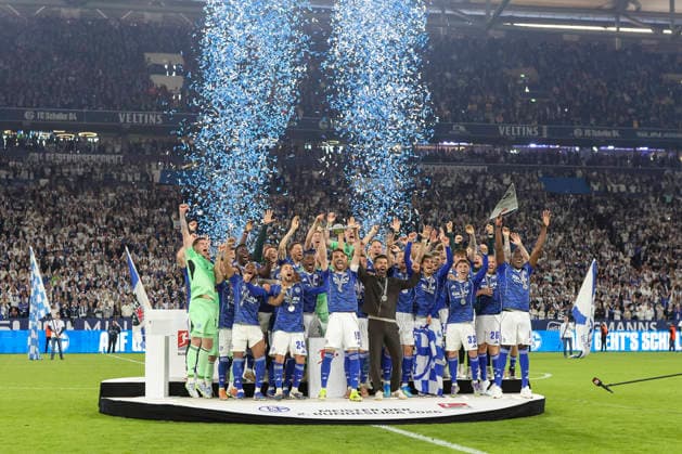 17 05 2026, GER, Soccer, Men, 2 BL, Season 2025 2026, FC Schalke 04 Eintracht Braunschweig FC Schalke 04 wins the 2 Liga Gelsenkirchen VELTINS Arena Nordrhein Westfalen Germany Copyright: xAdrianxSchlüterx