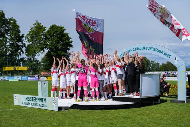 2 Frauen Bundesliga SC Sand vs VfB Stuttgart, 17 05 2026 The VfB Stuttgart team at the championship celebration and holding up the trophy 2 Frauen Bundesliga SC Sand vs VfB Stuttgart, Adams Arena SC Sand, 17 05 2026 DFB DFL REGULATIONS PROHIBIT ANY USE OF PHOTOGRAPHS AS IMAGE SEQUENCES AND OR QUASI VIDEO Copyright: xBEAUTIFULxSPORTS Boscox