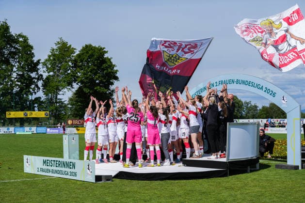2 Frauen Bundesliga SC Sand vs VfB Stuttgart, 17 05 2026 The VfB Stuttgart team at the championship celebration and holding up the trophy 2 Frauen Bundesliga SC Sand vs VfB Stuttgart, Adams Arena SC Sand, 17 05 2026 DFB DFL REGULATIONS PROHIBIT ANY USE OF PHOTOGRAPHS AS IMAGE SEQUENCES AND OR QUASI VIDEO Copyright: xBEAUTIFULxSPORTS Boscox