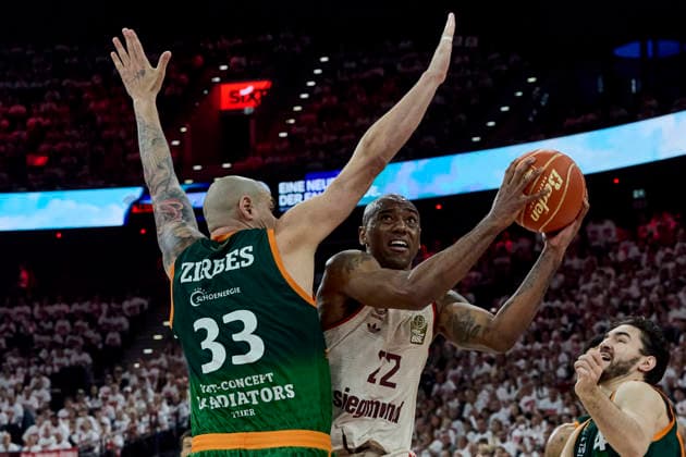 German Basketball Bundesliga BBL , FC Bayern Munich Basketball vs VET CONCEPT GLADIATORS Trier, Munich FC Bayern Basketball, Trier VET CONCEPT GLADIATORS, 2026 05 17 in Munich SAP Garden MIKE Isiaha FC Bayern Munich Basketball Power Forward PF Nr22 FCBB22 , ZIRBES Maik VET CONCEPT GLADIATORS TRIER Center C Nr33 TRI33 sportworld Munich SAP Garden Bayern Germany