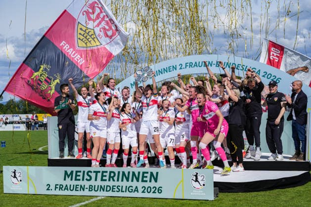 2 Frauen Bundesliga SC Sand vs VfB Stuttgart, 17 05 2026 The VfB Stuttgart team at the championship celebration and holding up the trophy 2 Frauen Bundesliga SC Sand vs VfB Stuttgart, Adams Arena SC Sand, 17 05 2026 DFB DFL REGULATIONS PROHIBIT ANY USE OF PHOTOGRAPHS AS IMAGE SEQUENCES AND OR QUASI VIDEO Copyright: xBEAUTIFULxSPORTS Boscox