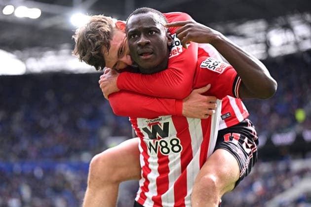 Everton v Sunderland, Premier League Habib Diarra and Chris Rigg of of Sunderland celebrates their team s third goal during the Everton v Sunderland Premier League match at the Hill Dickinson Stadium, Liverpool, England on 17 May 2026 Credit: Ben Roberts Every Second Media Editorial use only. All images are copyright Every Second Media Limited. No images may be reproduced without prior permission. All rights reserved. Premier League and Football League images are subject to licensing agreements with Football DataCo Limited. see https: www.football-dataco.com Copyright: xIMAGO EveryxSecondxMediax ESM-1998-0072 BenxRobertsx xEveryxSecondxMediax