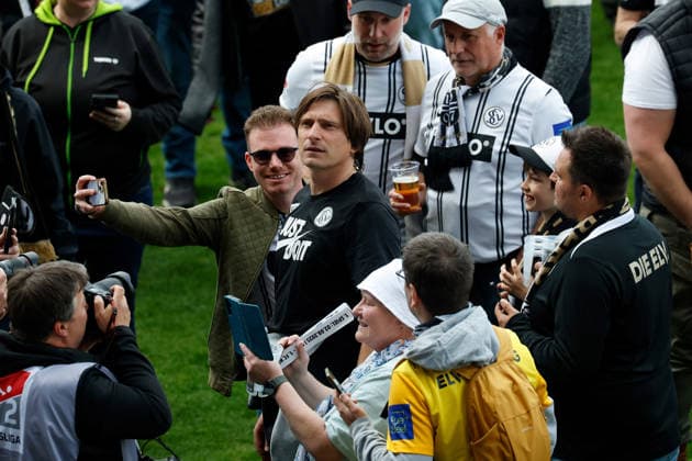 17 05 2026, xjrdrx, Fußball 2 Bundesliga, SV Elversberg Preußen Münster v l Jubel, Freude über den Aufstieg in die 1 Bundesliga Trainer Vincent Wagner SV Elversberg DFL DFB REGULATIONS PROHIBIT ANY USE OF PHOTOGRAPHS as IMAGE SEQUENCES and or QUASI VIDEO Elversberg