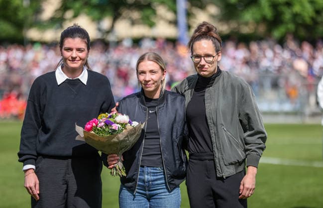 GER, Frankfurt, Eintracht Frankfurt vs Union Berlin, Google Pixel Bundesliga, Football, DFB, Season 2025 2026, Stadion am Brentanobad, 26 Matchday in the picture from l Katharina Kiel Eintracht Frankfurt , Elisa Senß Eintracht Frankfurt Women 6 last game for Eintracht Frankfurt, emotions, tears, sadness, farewell, last game, farewell, change of club DFB DFL REGULATIONS PROHIBIT ANY USE OF PHOTOGRAPHS AS IMAGE SEQUENCES AND OR QUASI VIDEO, 17 05 2026 Copyright: HMBxMedia HendrikxHamelau