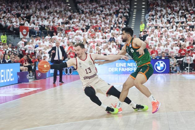 Andreas Obst FC Bayern Basketball, 13 in case with Behnam Yakhchali Dehkordi Vet Concept Gladiators Trier, 08 , GER, FC Bayern Basketball vs Vet Concept Gladiators Trier, Basketball, easycredit Basketball Bundesliga, Playoffs, quarterfinals season 2025 2026, 17 05 2026, GER, FC Bayern Basketball vs Vet Concept Gladiators Trier, Basketball, easycredit Basketball Bundesliga, Playoffs, quarterfinals season 2025 2026, 17 05 2026 Muenchen Copyright: xEibner-Pressefoto JennixMaulx EP_JML