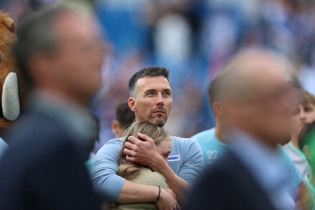 Christian Eichner Karlsruher SC, Head Coach at his farewell in the stadium, Karlsruher SC vs VfL Bochum, 2 Bundesliga, 34 Matchday, 2025 2026, 17 05 2026, DFL REGULATES PROHIBIT ANY USE OF PHOTOGRAPHS AS IMAGE SEQUENCES AND OR QUASI VIDEO, Karlsruher SC vs VfL Bochum, 2 Bundesliga, 34 Matchday, 2025 2026, 17 05 2026 Karlsruhe Copyright: xEibner-Pressefoto JanxPrihodax EP_JPA