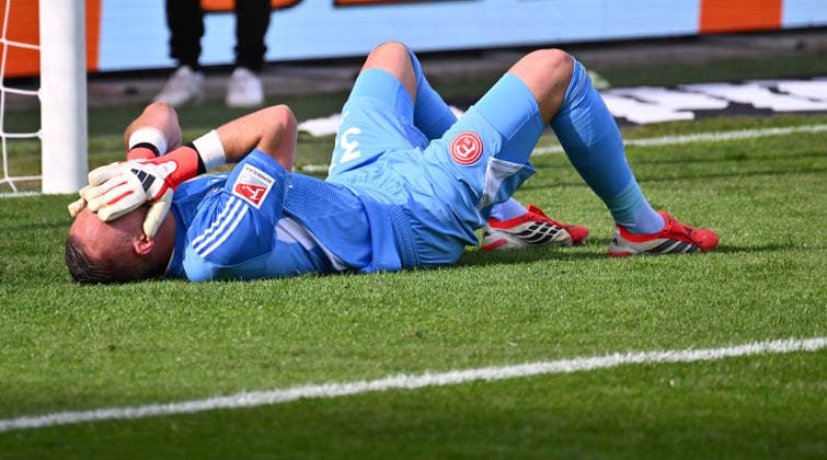 17 05 2026 Soccer Season 2025 2026 2 Soccer Bundesliga 34 Matchday SpVgg Greuther Fürth Kleeblatt Fortuna Düsseldorf Sportfoto Zink xwoxzix DFL regulations prohibit any use of photographs as image sequences and or quasi video only for editorial use Florian Kastenmeier 33, Fortuna Düsseldorf F95 disappointed Disappointment after the end of the match Relegation Relegation