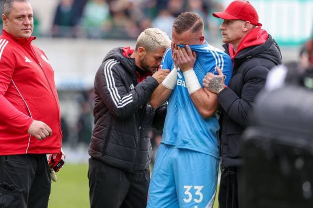 Florian Kastenmeier 33 Fortuna Duesseldorf cries about relegation, shielded by police forces, SpVgg Greuther Fuerth vs Fortuna Duesseldorf, Football, Men, 2 Bundesliga, DFL, Saison 2025 2026, 34 Spieltag, Rueckrunde, 17 05 2026 DFB regulations prohibit any use of photographs as image sequences and or quasi video Fuerth Bayern Germany Copyright: xkolbert-press MartinxAgüerax