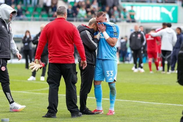 Florian Kastenmeier 33 Fortuna Duesseldorf cries about relegation,, SpVgg Greuther Fuerth vs Fortuna Duesseldorf, Football, Men, 2 Bundesliga, DFL, Season 2025 2026, 34 Matchday, Second round, 17 05 2026 DFB regulations prohibit any use of photographs as image sequences and or quasi video Fuerth Bayern Germany Copyright: xkolbert-press MartinxAgüerax
