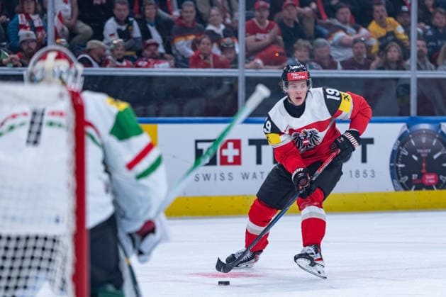 ZURICH, SWITZERLAND - MAY 17: Vinzenz Rohrer (Austria, 19) during build-up play during the Preliminary Round - Group A Match 13 between Austria and Hungary at the IIHF Ice hockey, Eishockey World Championship, WM, Weltmeisterschaft 2026, Swiss Life Arena on May 17, 2026 in Zurich, Switzerland. Zurich Switzerland Copyright: xTimoxSteinx