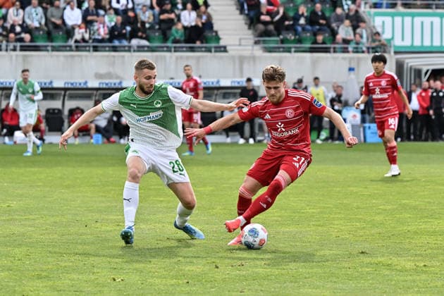 FUERTH, GERMANY - 17. MAI: tackle between Doni ARIFI (SpVgg Greuter Fürth 28), Tim ROSSMANN (Fortuna Duesseldorf 21) during the 2. Bundesliga Match between SpVgg Greuther Fuehrt vs. Fortuna Duesseldorf at Matchday 34 at Sportpark Ronhof Thomas Sommer DFL REGULATIONS PROHIBIT ANY USE OF PHOTOGRAPHS AS IMAGE SEQUENCES AND OR QUASI-VIDEO Copyright: xBEAUTIFULxSPORTS Goldbergx
