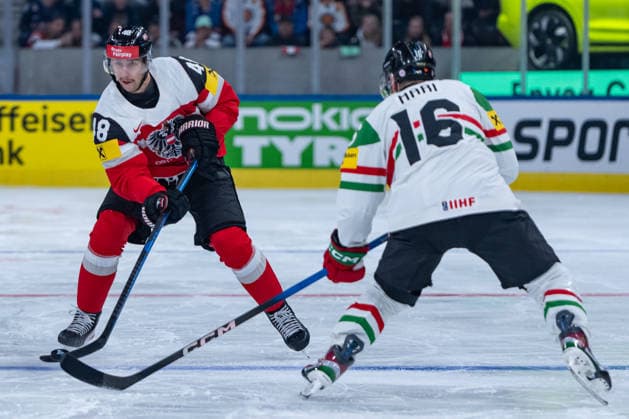 ZURICH, SWITZERLAND - MAY 17: Janos Hari (Hungary, 16) in the battle for the puck with Lucas Thaler (Austria, 48) during the Preliminary Round - Group A Match 13 between Austria and Hungary at the IIHF Ice hockey, Eishockey World Championship, WM, Weltmeisterschaft 2026, Swiss Life Arena on May 17, 2026 in Zurich, Switzerland. Zurich Switzerland Copyright: xTimoxSteinx