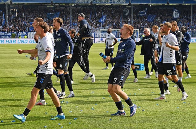 17 05 2026, xhbx, Soccer 2 Bundesliga, SV Darmstadt 98 SC Paderborn 07 v l Team, Players of SC Paderborn 07 cheer after the end of the match , DFL DFB REGULATIONS PROHIBIT ANY USE OF PHOTOGRAPHS as IMAGE SEQUENCES and or QUASI VIDEO Darmstadt