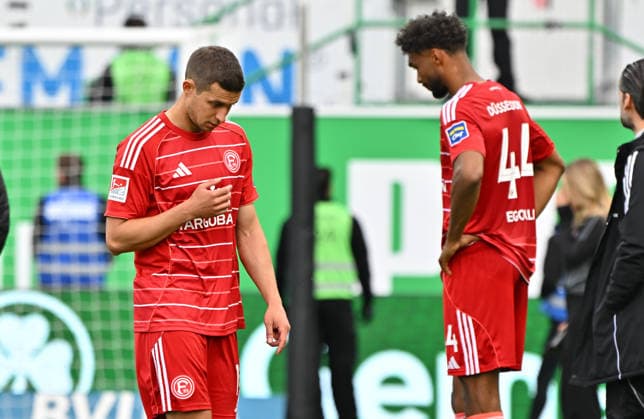 17 05 2026 Soccer Season 2025 2026 2 Soccer Bundesliga 34 Matchday SpVgg Greuther Fürth Kleeblatt Fortuna Düsseldorf Sportfoto Zink MeZi xmexzix DFL regulations prohibit any use of photographs as image sequences and or quasi video only for editorial use Tim Oberdorf 15, Fortuna Düsseldorf F95 Elias Egouli 44, Fortuna Düsseldorf F95, right disappointed Disappointment after the end of the match