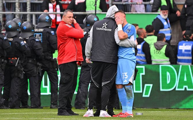 17 05 2026 Soccer season 2025 2026 2 Soccer Bundesliga 34 Matchday SpVgg Greuther Fürth Kleeblatt Fortuna Düsseldorf Sportfoto Zink MeZi xmexzix DFL regulations prohibit any use of photographs as image sequences and or quasi video only for editorial use Florian Kastenmeier 33, Fortuna Düsseldorf F95 disappointed Disappointment after the end of the match