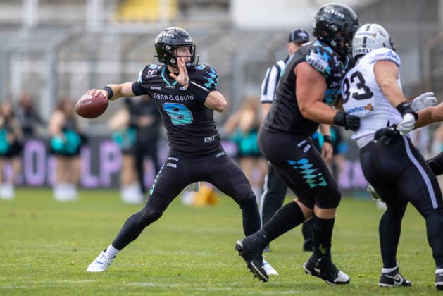 Russell Tabor (Munich Ravens, 09) throws the ball Munich Ravens vs Raiders Tirol, American Football, European Football Alliance (EFA), Week 1, 2026, 17.05.2026, Munich Grünwalder Stadion Munich Germany Copyright: xFootxBowl BjörnxKeckerx