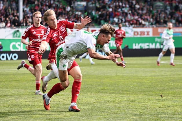 Felix Klaus, Fürth fouled by Jesper Norman Daland , in the second round match of the 2025 2026 season between SpVgg Greuther Fürth and Fortuna Düsseldorf 3 0 in Fürth 17 05 2026