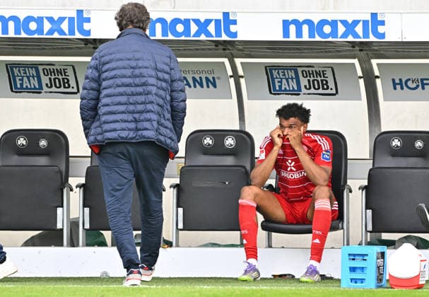 17 05 2026 Soccer Season 2025 2026 2 Soccer Bundesliga 34 Matchday SpVgg Greuther Fürth Kleeblatt Fortuna Düsseldorf Sportfoto Zink MeZi xmexzix DFL regulations prohibit any use of photographs as image sequences and or quasi video only for editorial use Elias Egouli 44, Fortuna Düsseldorf F95, right disappointed Disappointment after the end of the match