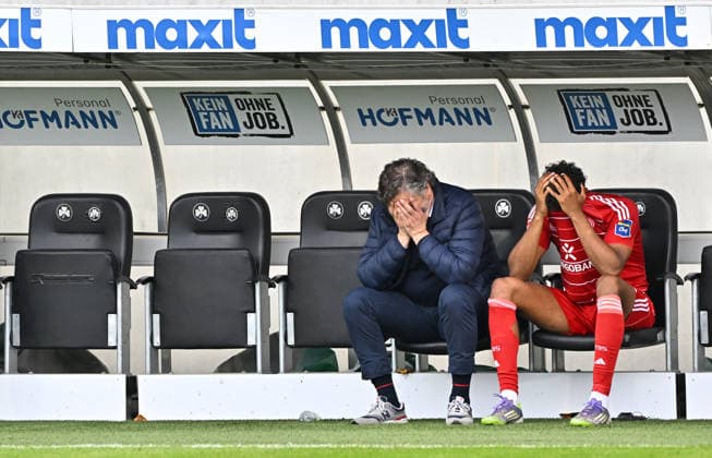 17 05 2026 Soccer Season 2025 2026 2 Soccer Bundesliga 34 Matchday SpVgg Greuther Fürth Kleeblatt Fortuna Düsseldorf Sportfoto Zink MeZi xmexzix DFL regulations prohibit any use of photographs as image sequences and or quasi video only for editorial use Elias Egouli 44, Fortuna Düsseldorf F95, right disappointed Disappointment after the end of the match