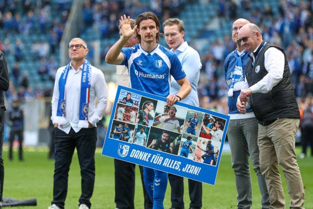 17 05 2026, xgox, football 2 Bundesliga 1 FC Magdeburg 1 FC Kaiserslautern emspor, v l Jean Hugonet Magdeburg, 24 leaves the club, farewell, farewell DFL DFB REGULATIONS PROHIBIT ANY USE OF PHOTOGRAPHS as IMAGE SEQUENCES and or QUASI VIDEO Magdeburg