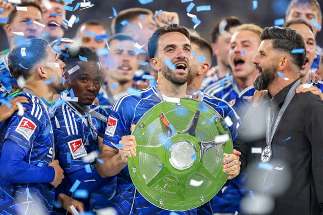 17 05 2026, Football, FC Schalke 04 Eintracht Braunschweig, 34 Matchday, 2 Bundesliga, Veltins Arena Gelsenkirchen, Season 2025 2026 Schalke 04 is champion of the 2 Bundesliga The team wins the championship and stands cheering on the pitch Joy and emotions after the victory Kenan Karaman Schalke04 19 center with the championship trophy at the award ceremony next to head coach Miron Muslic Schalke04 DFB regulations prohibit any use of photographs as image sequences and or quasi video North Rhine-Westphalia Germany