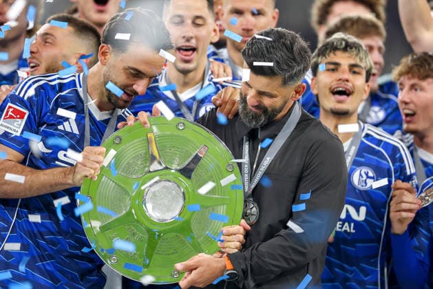 17 05 2026, Football, FC Schalke 04 Eintracht Braunschweig, 34 Matchday, 2 Bundesliga, Veltins Arena Gelsenkirchen, Season 2025 2026 Schalke 04 is champion of the 2 Bundesliga The team wins the championship and stands cheering on the pitch Joy and emotions after the victory Kenan Karaman Schalke04 19 center with the championship trophy at the award ceremony next to head coach Miron Muslic Schalke04 DFB regulations prohibit any use of photographs as image sequences and or quasi video North Rhine-Westphalia Germany