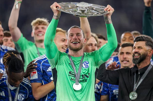 17 05 2026, Football, FC Schalke 04 Eintracht Braunschweig, Matchday 34, Bundesliga 2, Veltins Arena Gelsenkirchen, Season 2025 2026 Schalke 04 is champion of the 2 Bundesliga The team wins the championship and stands cheering on the pitch Joy and emotions after the victory Goalkeeper Loris Karius Schalke04 01 center with the championship trophy at the award ceremony next to head coach Miron Muslic Schalke04 DFB regulations prohibit any use of photographs as image sequences and or quasi video North Rhine-Westphalia Germany
