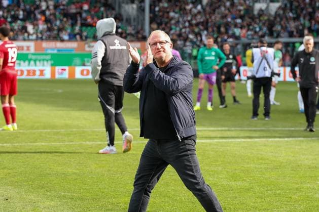 Head coach Heiko Vogel Spvgg Greuther Fuerth satisfied with the fans after reaching the relegation, SpVgg Greuther Fuerth vs Fortuna Duesseldorf, Football, Men, 2 Bundesliga, DFL, Saison 2025 2026, 34 Spieltag, Rueckrunde, 17 05 2026 DFB regulations prohibit any use of photographs as image sequences and or quasi video Fuerth Bayern Germany Copyright: xkolbert-press MartinxAgüerax