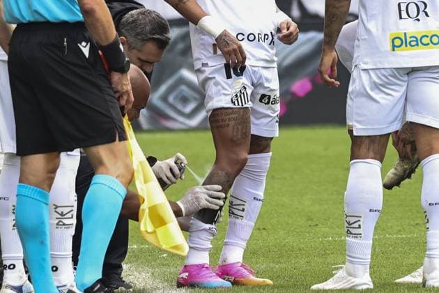 RECORD DATE NOT STATED match between Santos and Coritiba for the Brazilian championship Sao Paulo (SP), 05 17 2026 Santos Coritiba Brazilian Championship Neymar feels pain and leaves the game after the board goes up by mistake in the match between Santos against Coritiba, valid for the 16th round of the Brazilian Championship, at Neo Quimica Arena, this Sunday (17).(Foto: Leco Viana Thenews2 imago images) SPO  Copyright: xLecoxVianax