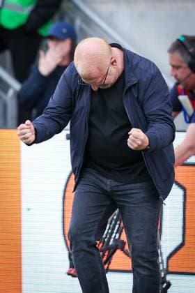 Final whistle head coach Heiko Vogel Spvgg Greuther Fuerth cheers about his team reaching the relegation place, emotion, joy, SpVgg Greuther Fuerth vs Fortuna Duesseldorf, football, men, 2 Bundesliga, DFL, season 2025 2026, 34 matchday, second round, 17 05 2026 DFB regulations prohibit any use of photographs as image sequences and or quasi video Fuerth Bayern Germany Copyright: xkolbert-press MartinxAgüerax