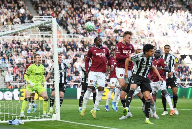 William Osula of Newcastle United heads the ball Newcastle United v West Ham United, Premier League, Football, St James Park, Newcastle, UK - 17 May 2026Newcastle St James Park United Kingdom EDITORIAL USE ONLY No use with unauthorised audio, video, data, fixture lists, club league logos or live services. Online in-match use limited to 120 images, no video emulation. No use in betting, games or single club league player publications. Copyright: xRichardxLee Shutterstockx 16877466ac