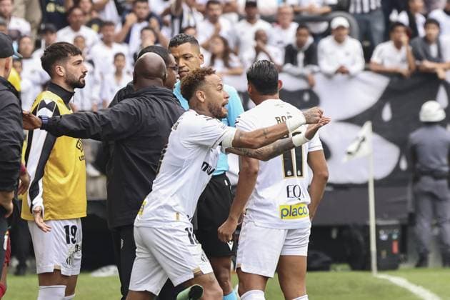 RECORD DATE NOT STATED match between Santos and Coritiba for the Brazilian championship Sao Paulo (SP), 05 17 2026 Santos Coritiba Brazilian Championship Neymar leaves the game after the board goes up by mistake in the match between Santos against Coritiba, valid for the 16th round of the Brazilian Championship, at Neo Quimica Arena, this Sunday (17).(Foto: Leco Viana Thenews2 imago images) SPO  Copyright: xLecoxVianax