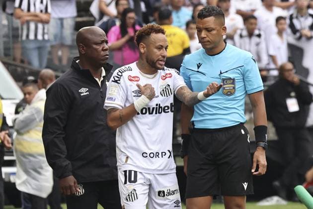RECORD DATE NOT STATED match between Santos and Coritiba for the Brazilian championship Sao Paulo (SP), 05 17 2026 Santos Coritiba Brazilian Championship Neymar leaves the game after the board goes up by mistake in the match between Santos against Coritiba, valid for the 16th round of the Brazilian Championship, at Neo Quimica Arena, this Sunday (17).(Foto: Leco Viana Thenews2 imago images) SPO  Copyright: xLecoxVianax