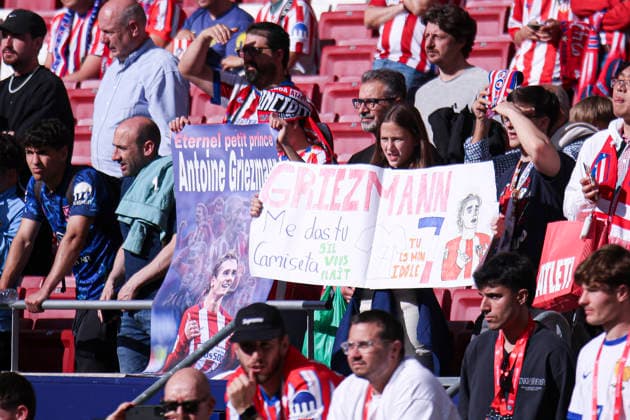 Atletico de Madrid vs Girona, on the 37th matchday of the 2025 26 Spanish First Division May 17, 2026, Madrid, Spain Fans saies bye to Griezmann during the Spanish championship LaLiga football match between Atletico de Madrid and Girona CF on 17 May 2026 at Estadio Santiago Bernabeu in Madrid, Spain Madrid, Spain Madrid Madrid Madrid Spain Copyright: xAlejandroxMatiasx