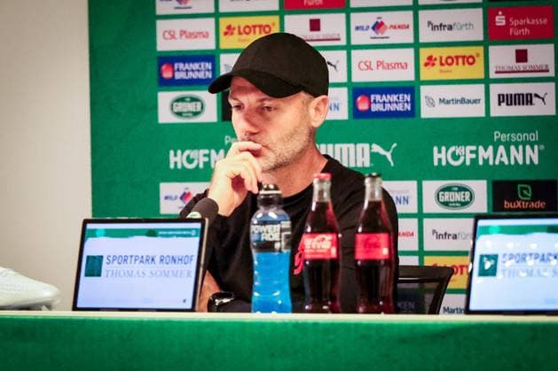 Disappointment, bewilderment, dejection head coach Alexander Ende Fortuna Duesseldorf at the press conference after the match, relegation, SpVgg Greuther Fuerth vs Fortuna Duesseldorf, football, men, 2 Bundesliga, DFL, season 2025 2026, 34 matchday, rematch, 17 05 2026 DFB regulations prohibit any use of photographs as image sequences and or quasi video Fuerth Bayern Germany Copyright: xkolbert-press MartinxAgüerax