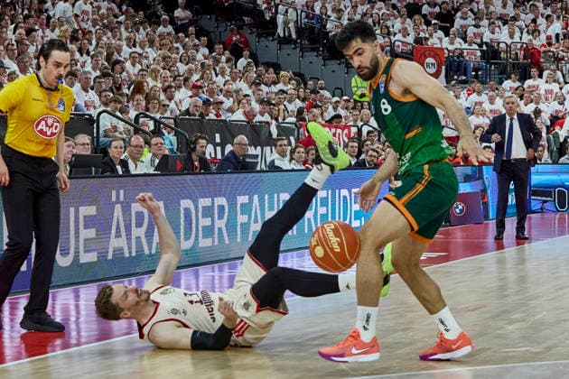 German Basketball Bundesliga BBL , FC Bayern Munich Basketball vs VET CONCEPT GLADIATORS Trier, Munich FC Bayern Basketball, Trier VET CONCEPT GLADIATORS, 2026 05 17 in Munich SAP Garden OBST Andreas FC Bayern Munich Basketball Shooting Guard SG Nr13 FCBB13 , YAKHCHALI Dehkordi Behnam VET CONCEPT GLADIATORS TRIER Shooting Guard SG Nr8 TRI8 sportworld Munich SAP Garden Bayern Germany