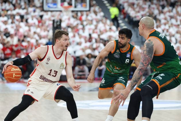 Andreas Obst FC Bayern Basketball, 13 with ball with Behnam Yakhchali Dehkordi Vet Concept Gladiators Trier, 08 and Maik Zirbes Vet Concept Gladiators Trier, 33 , GER, FC Bayern Basketball vs Vet Concept Gladiators Trier, Basketball, easycredit Basketball Bundesliga, Playoffs, Quarterfinals Season 2025 2026, 17 05 2026, GER, FC Bayern Basketball vs Vet Concept Gladiators Trier, Basketball, easycredit Basketball Bundesliga, Playoffs, Quarterfinals Season 2025 2026, 17 05 2026 Muenchen Copyright: xEibner-Pressefoto JennixMaulx EP_JML
