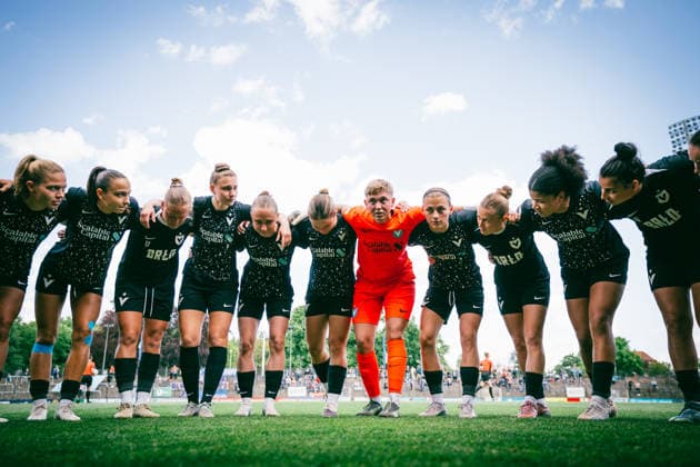 Team Huddle of Viktoria Berlin before the match against Turbine Potsdam in the 2 Womens Bundesliga Team Huddle of Viktoria Berlin before the match against Turbine Potsdam in the 2 Womens Bundesliga Copyright: xKaixHeuserxKaixHeuserx