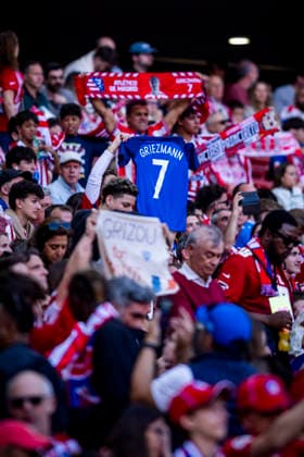 Atletico de Madrid vs Girona FC - LaLiga EA Sports - 17 05 2026 Fans of Antoine Griezmann of Atletico de Madrid during the LaLiga EA Sports match between Atletico de Madrid and Girona FC at Riyadh Air Metropolitano Stadium on May 17, 2026 in Madrid, Spain. Madrid Spain Copyright: xMarinaxFrutos PGSxPhotoxAgencyx
