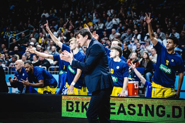 Basketball Berlin 17 05 2026 Season 2025 2026 EasyCredit BBL 1 Bundesliga Men, Men Playoffs Quarterfinals Game 1 Alba Berlin RASTA Vechta Cheers Pedro Calles Alba Berlin, Coach