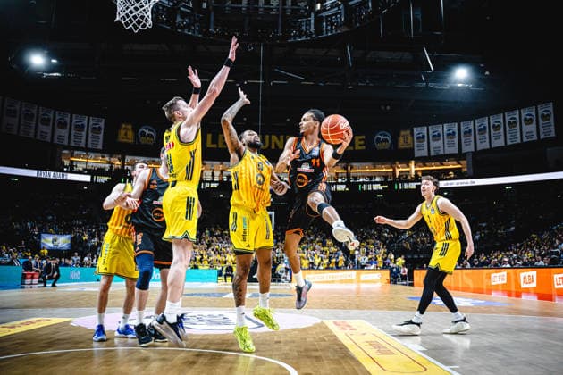 Basketball Berlin 17 05 2026 Season 2025 2026 EasyCredit BBL 1 Bundesliga Men, Men Playoffs Quarterfinals Game 1 Alba Berlin RASTA Vechta Alonzo Verge Vechta, No 11 J wan Roberts Alba Berlin, No 13 Justin Bean Alba Berlin, No 34