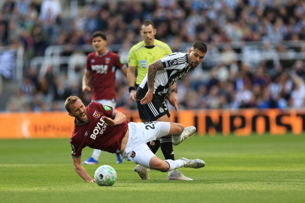 Newcastle United v West Ham United Premier League Tom‡? Sou?ek of West Ham United is fouled by Bruno Guimar‹es of Newcastle United during the Premier League match at St. James s Park, Newcastle 17 05 2026 UK Newspapers OUT Copyright: xFredxPalmerx FIL-23447-0099