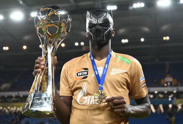 Russia Soccer Premier-League Rostov - Zenit 9167680 17.05.2026 Zenit s Luiz Henrique poses with the thophy to celebrate his team s 2025 2026 Russian Premier-League championship after winning the soccer match against Rostov Rostov-on-Don, in Rostov-on-Don, Russia. Vladimir Astapkovich Sputnik Rostov-on-Don Russia  Copyright: xVladimirxAstapkovichx