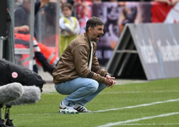 17 05 2026, xsltx, Fußball Google Pixel Frauen Bundesliga, Eintracht Frankfurt 1 FC Union Berlin v l Niko Arnautis Trainer Eintracht Frankfurt DFL DFB REGULATIONS PROHIBIT ANY USE OF PHOTOGRAPHS as IMAGE SEQUENCES and or QUASI VIDEO