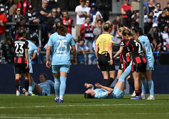 17 05 2026, xsltx, Fußball Google Pixel Frauen Bundesliga, Eintracht Frankfurt 1 FC Union Berlin v l The Berliners paid tribute for their committed play Two players suffered from cramps in the final phase DFL DFB REGULATIONS PROHIBIT ANY USE OF PHOTOGRAPHS as IMAGE SEQUENCES and or QUASI VIDEO