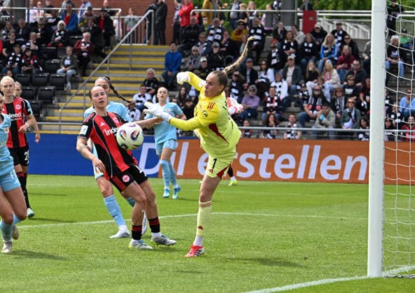 17 05 2026, xsltx, Fußball Google Pixel Frauen Bundesliga, Eintracht Frankfurt 1 FC Union Berlin v re For Cara Bösl 1 FC Union Berlin there was a lot to do at her old place of work DFL DFB REGULATIONS PROHIBIT ANY USE OF PHOTOGRAPHS as IMAGE SEQUENCES and or QUASI VIDEO