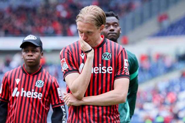 Stefan Teitur Thordarson Hannover 96 looks dejected, 2 Bundesliga, Hannover 96 v 1 FC Nürnberg, Heinz von Heiden Arena on May 17, 2026 in Hanover, Germany Photo by Marco Steinbrenner DeFodi Images Stefan Teitur Thordarson Hannover 96 looks dejected, 2 Bundesliga, Hannover 96 v 1 FC Nürnberg, Heinz von Heiden Arena, May 17, 2026 in Hanover, Germany Photo by Marco Steinbrenner DeFodi Images