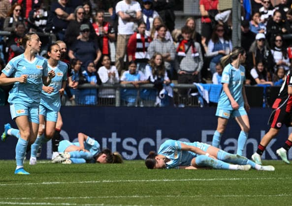 17 05 2026, xsltx, Fußball Google Pixel Frauen Bundesliga, Eintracht Frankfurt 1 FC Union Berlin v l The Berliners paid tribute for their committed play Two players suffered from cramps in the final phase DFL DFB REGULATIONS PROHIBIT ANY USE OF PHOTOGRAPHS as IMAGE SEQUENCES and or QUASI VIDEO