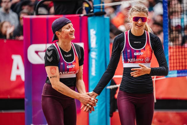 Beach volleyball women Allianz German Beach Tour 2026 Tourstop Düsseldorf 17 05 2026 f l Melanie Gernert and Nele Barber clap Düsseldorf Robert Lehr Ufer Nordrhein Westfalen Germany